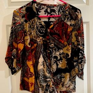 3/4 length sleeve top with tie detail